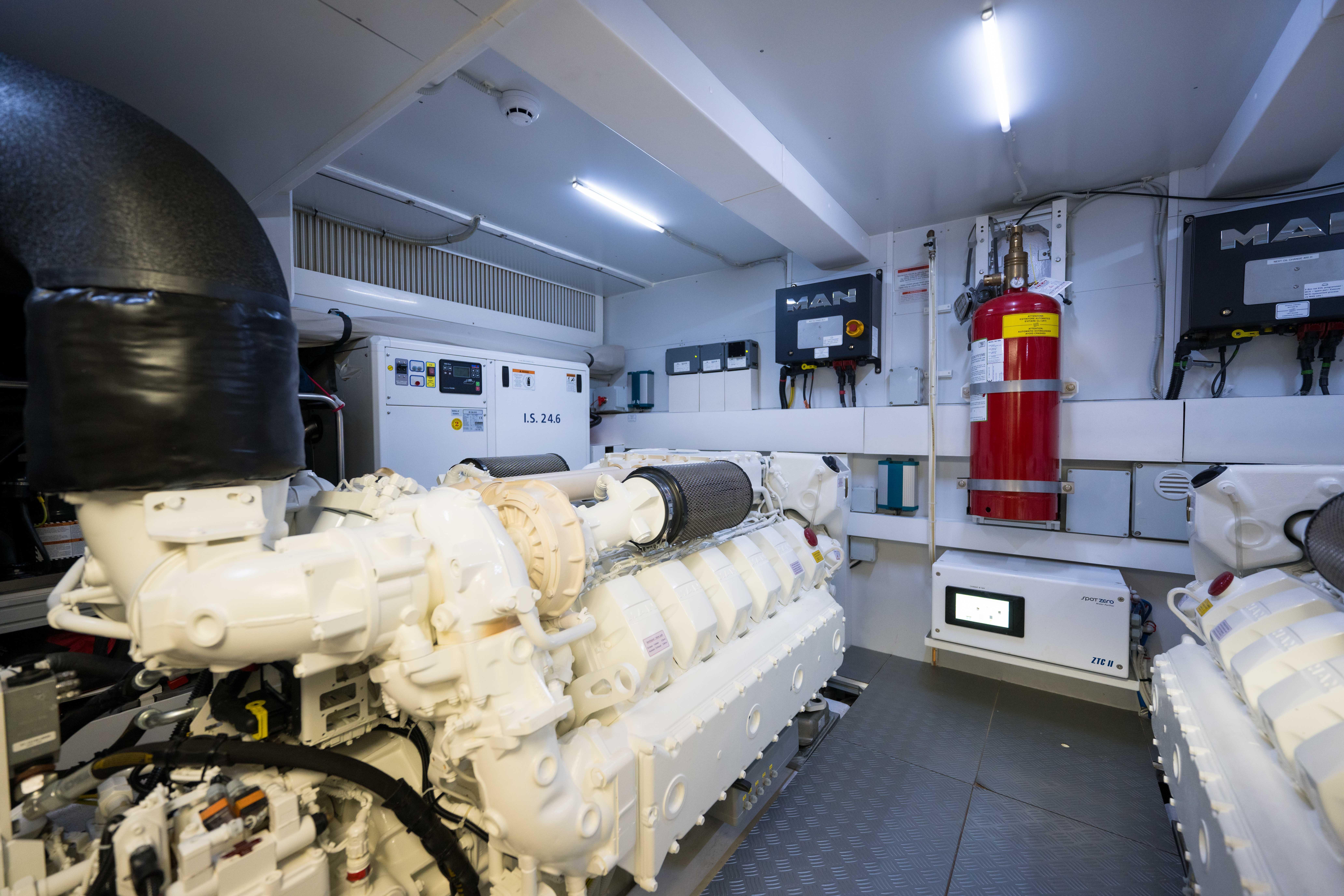 2023 FERRETTI YACHTS 720 